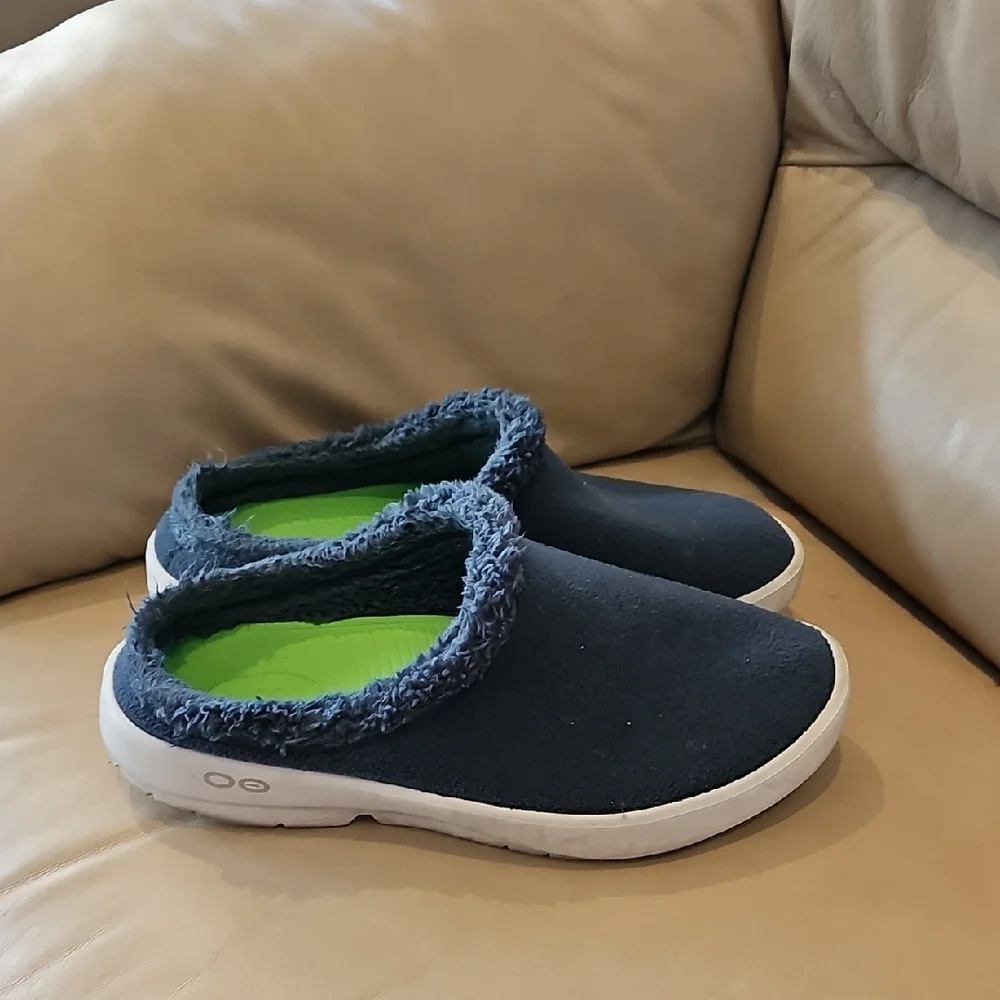 OOFOS Blue Fuzzy Slip-On Shoes - Picture 5 of 6